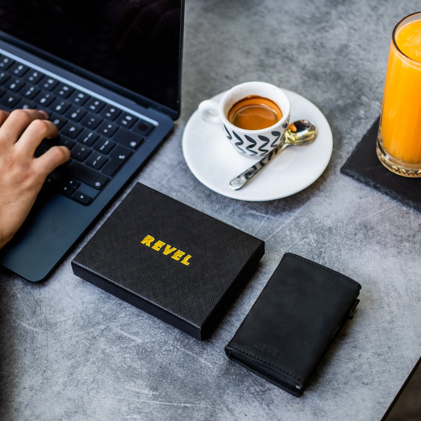 Кожен портфейл с RFID защита